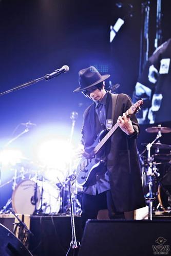 19111825_333_500