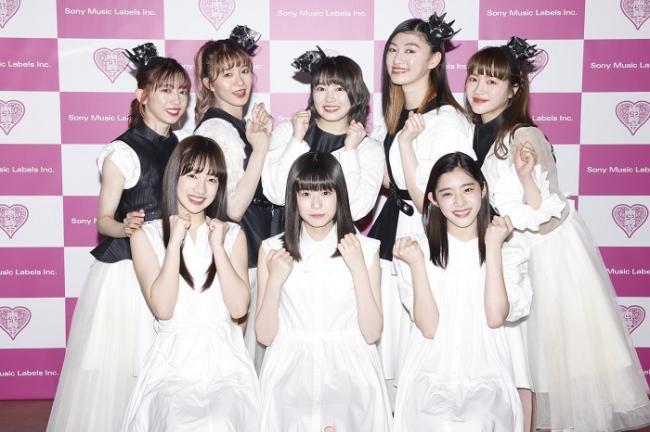 (前列左より)桜木心菜、小久保柚乃、風見和香(以上が新メンバー)(後列左より)真山りか、星名美怜、柏木ひなた、小林歌穂、中山莉子(安本彩花は休養中。)
