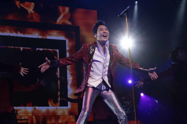 郷ひろみ 全50曲を休憩なしで熱唱、武道館記念公演で50周年