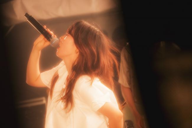 にしな 撮影=瀧本JON...行秀