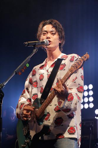 菅田将暉「見たこともない景色」発売記念イベントで生歌披露