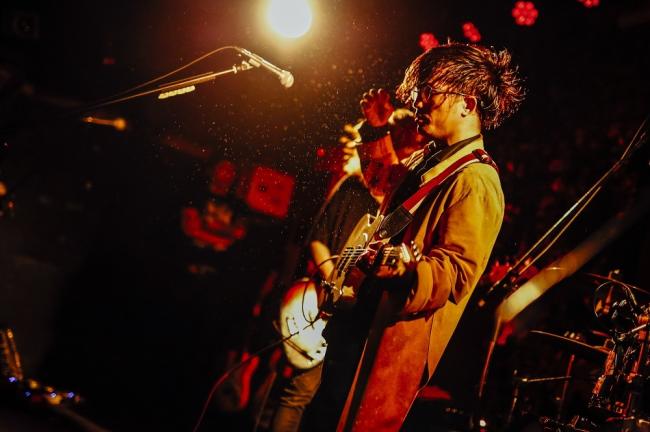 ヒトリエ、初の海外公演含むツアーが京都で開幕 “過去・現在