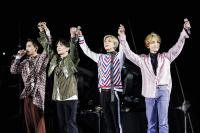 (LiveFans)