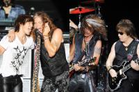 (LiveFans)